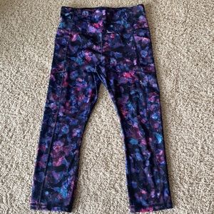 AVIA WOMENS SMALL 4-6 WORKOUT PANTS.   FLAWLESS SMOKE FREE AND PET FREE HOME